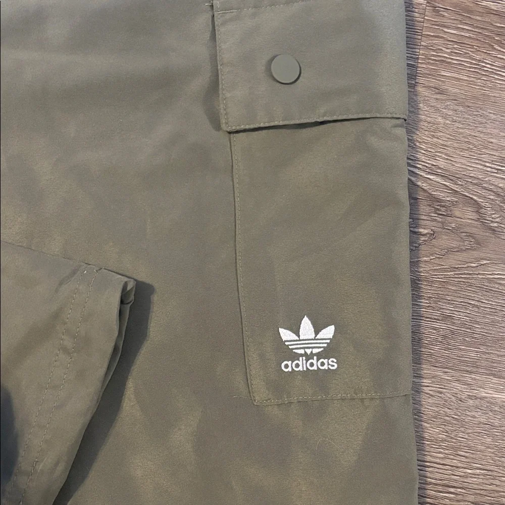 Adidas Essentials Woven Wide Leg Cargo Pants - Picture 4 of 5